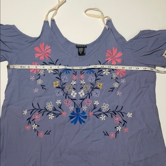 Torrid 0 EMBROIDERED LACE INSET COLD SHOULDER TOP - Picture 8 of 9